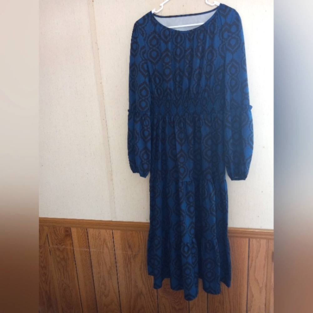 Elegant Blue Patterned Women's Dress Size medium